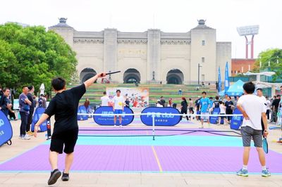 乒乓球拍打網(wǎng)球？創(chuàng)智天地的網(wǎng)絡(luò)競技球新玩法引領(lǐng)運動潮流